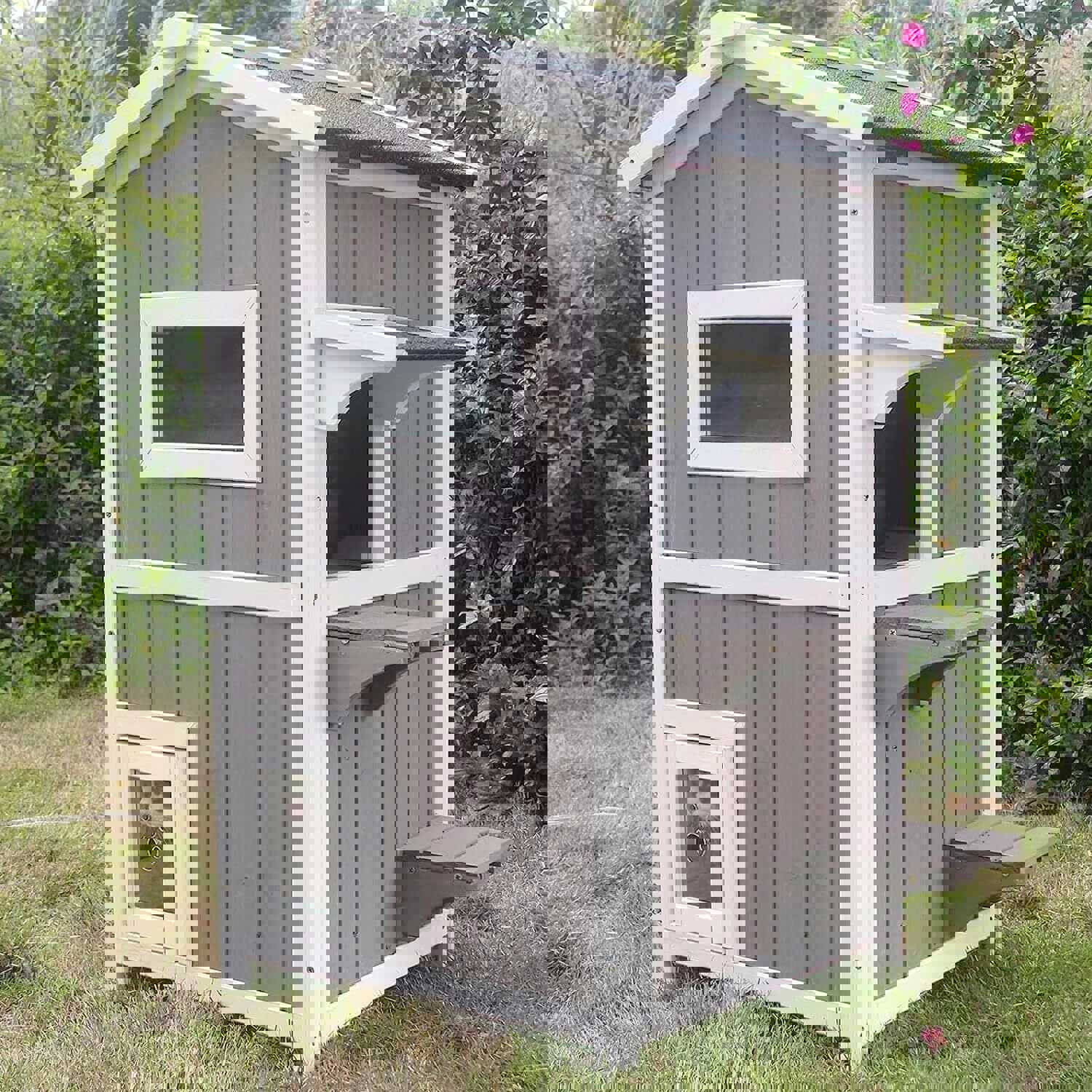 Feral cat shelter with asphalt roof and weather-resistant build